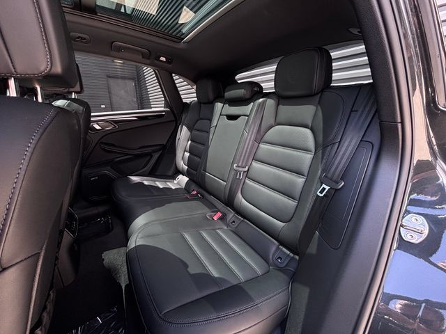Certified 2026 Porsche Macan AWD/4WD image 26