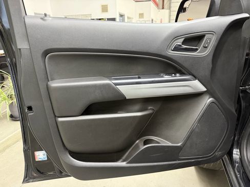 Used 2022 Chevrolet Colorado LT w/ Fleet Safety Package image 10