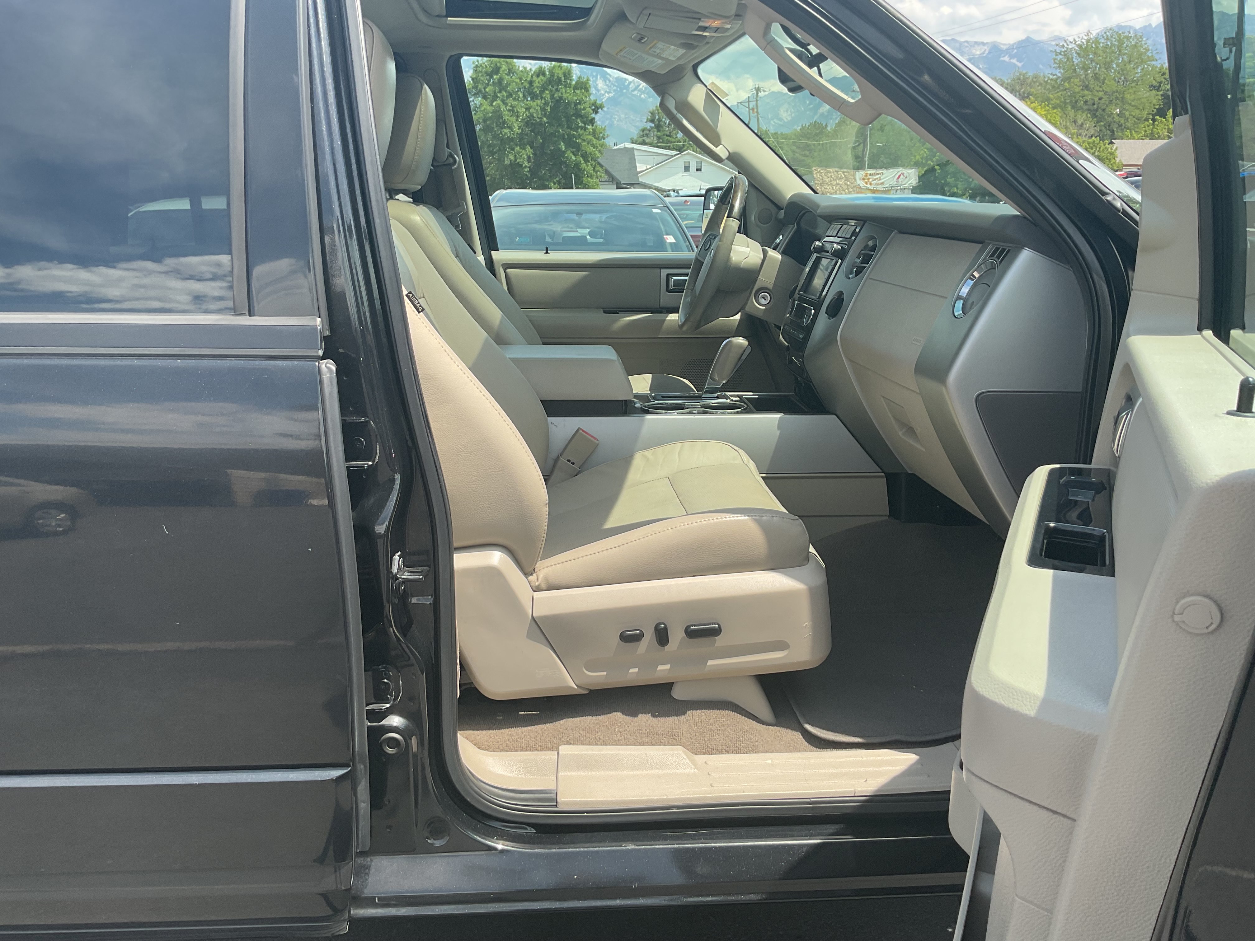 Used 2013 Ford Expedition Limited AWD/4WD image 12