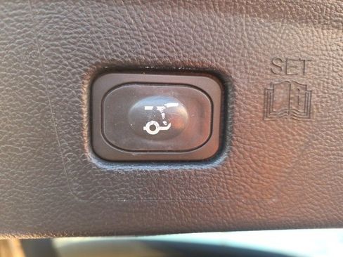 Used 2019 Ford Edge Titanium image 12