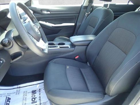 Used 2025 Nissan Altima 2.5 SV FWD image 10