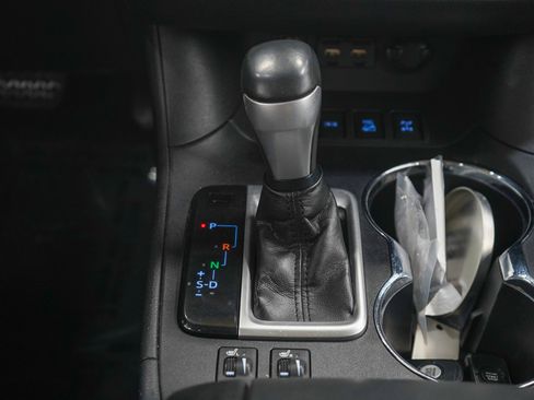 Used 2019 Toyota Highlander XLE AWD/4WD image 21