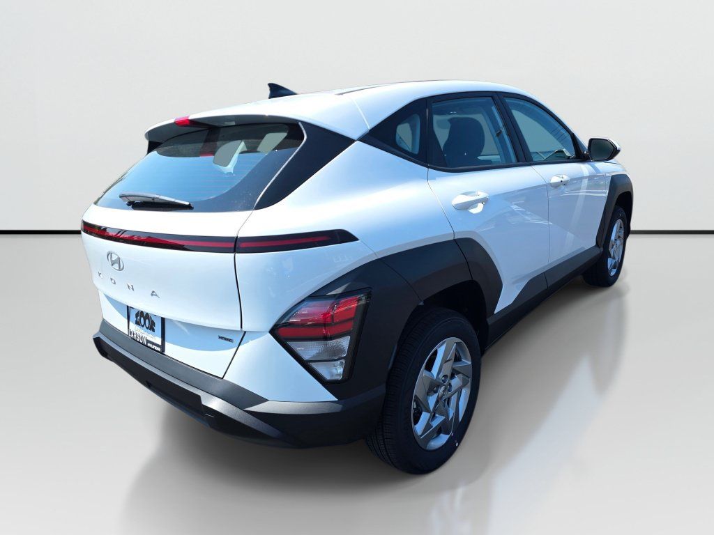 New 2027 Hyundai Kona SE AWD/4WD image 3