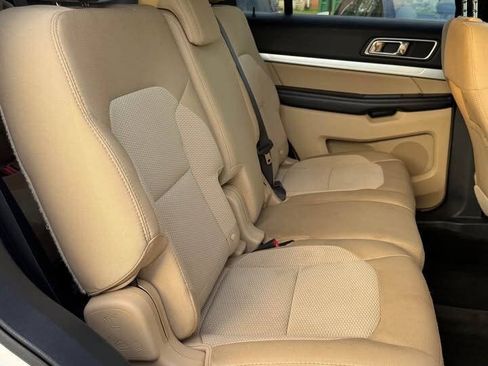 Used 2017 Ford Explorer XLT w/ Equipment Group 201A AWD/4WD image 8