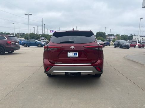 Used 2020 Toyota Highlander Platinum AWD/4WD image 6