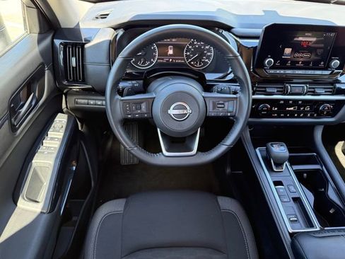 Used 2025 Nissan Pathfinder SV FWD image 28
