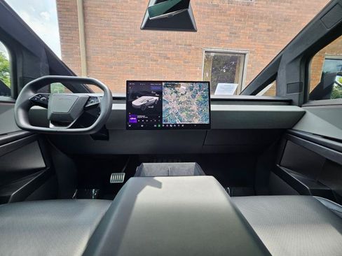 Used 2024 Tesla Cybertruck AWD Crew Cab image 41