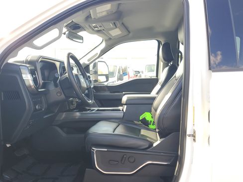 Used 2024 Ford F250 Lariat w/ Black Appearance Package image 19