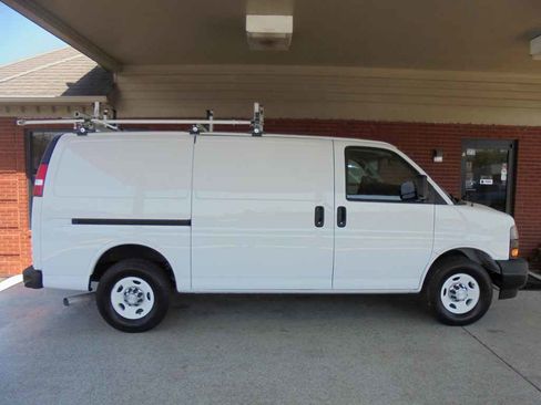 Used 2020 Chevrolet Express 2500 image 2