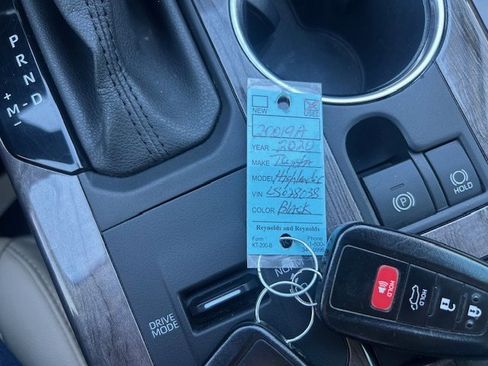 Used 2020 Toyota Highlander Limited image 21