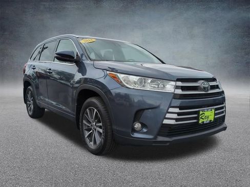 Used 2018 Toyota Highlander XLE AWD/4WD image 3