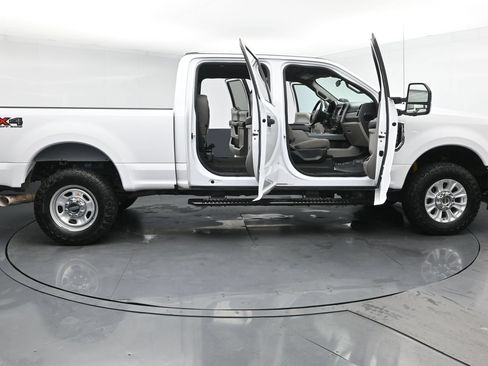 Used 2021 Ford F250 XLT w/ FX4 Off-Road Package AWD/4WD image 29