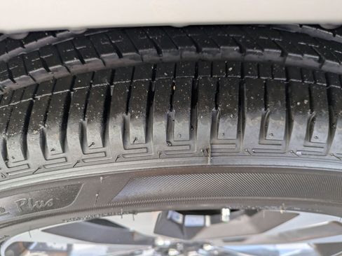 Certified 2025 Jeep Grand Cherokee Overland w/ Luxury Tech Group IV image 10