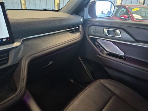 Used 2025 Ford Explorer Platinum image 21