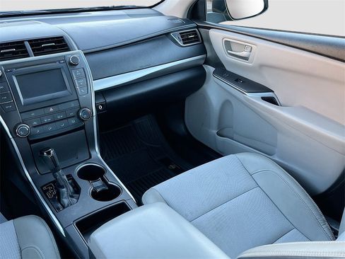 Used 2016 Toyota Camry SE image 22