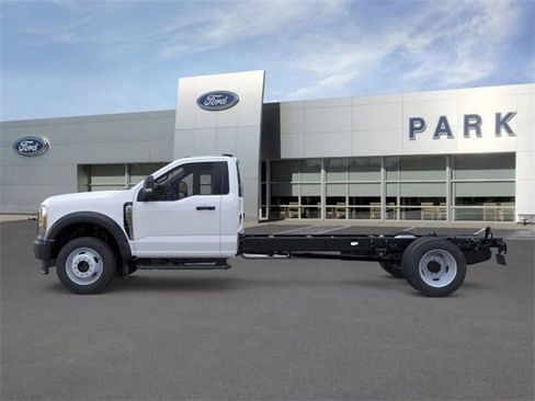 New 2026 Ford F550 4x4 Regular Cab Super Duty image 3