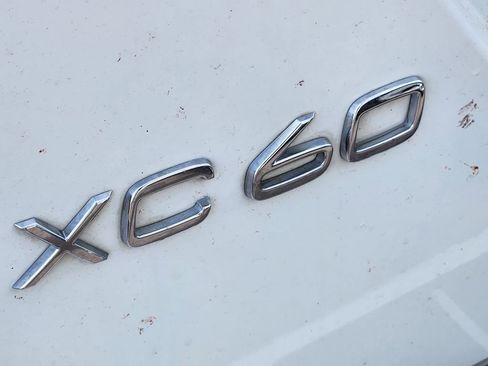 Used 2016 Volvo XC60 T6 w/ Proximity Package AWD/4WD image 10
