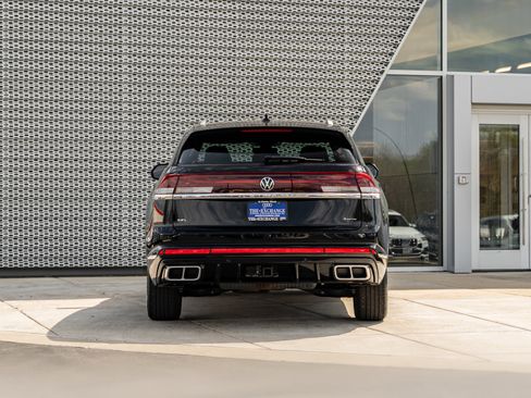 Used 2024 Volkswagen Atlas Cross Sport SEL R-Line AWD/4WD image 29