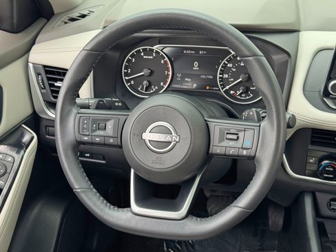 Used 2024 Nissan Rogue SV w/ SV Premium Package image 19