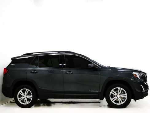 Used 2019 GMC Terrain SLE w/ Driver Convenience Package image 4