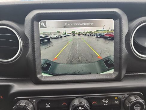 Used 2022 Jeep Gladiator Overland w/ Popular Equipment Package AWD/4WD image 20
