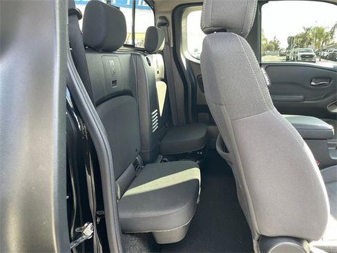 Used 2022 Nissan Frontier SV image 25