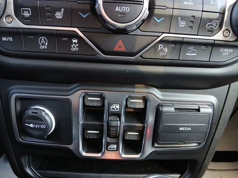 Used 2020 Jeep Gladiator Sport w/ Quick Order Package 24S image 22