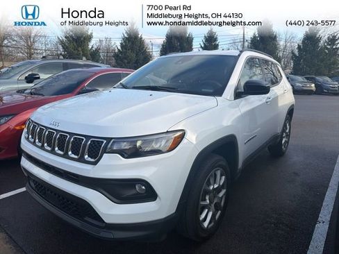 Used 2023 Jeep Compass Latitude image 1