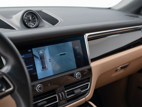 Certified 2024 Porsche Macan AWD/4WD image 24