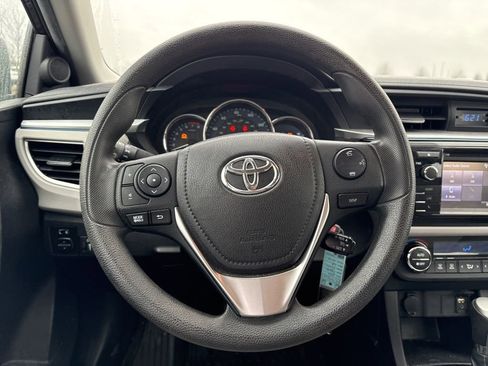 Used 2015 Toyota Corolla LE image 19