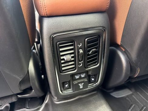 Used 2020 Jeep Grand Cherokee Overland AWD/4WD image 25