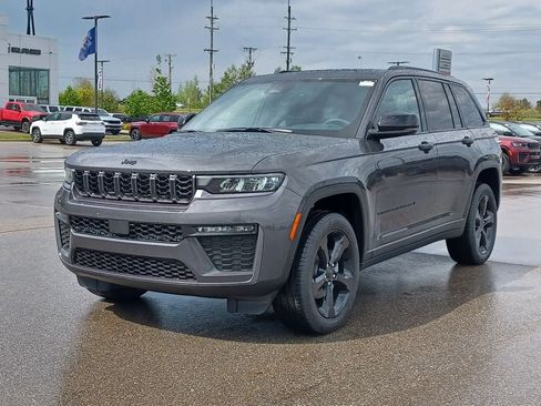 New 2026 Jeep Grand Cherokee Limited w/ Limited Altitude Package AWD/4WD image 2