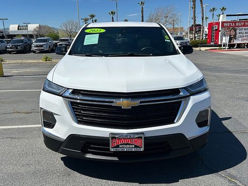 Used 2023 Chevrolet Traverse LS image 2