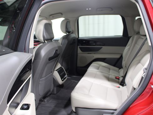 Used 2025 Lincoln Nautilus Premier AWD/4WD image 20