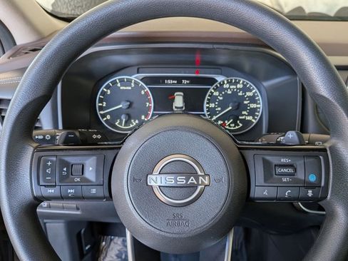 Used 2023 Nissan Rogue SV image 11