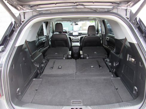 Used 2023 Ford Explorer XLT w/ Equipment Group 202A image 34