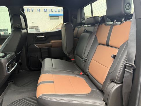 Used 2021 Chevrolet Silverado 1500 High Country w/ Technology Package AWD/4WD image 16