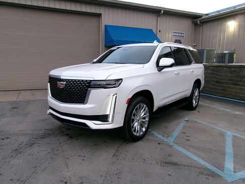 Used 2023 Cadillac Escalade Premium Luxury image 1