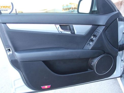 Used 2008 Mercedes-Benz C 300 Sedan w/ P1 Pkg image 41