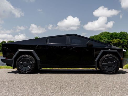 Used 2024 Tesla Cybertruck AWD Crew Cab image 2