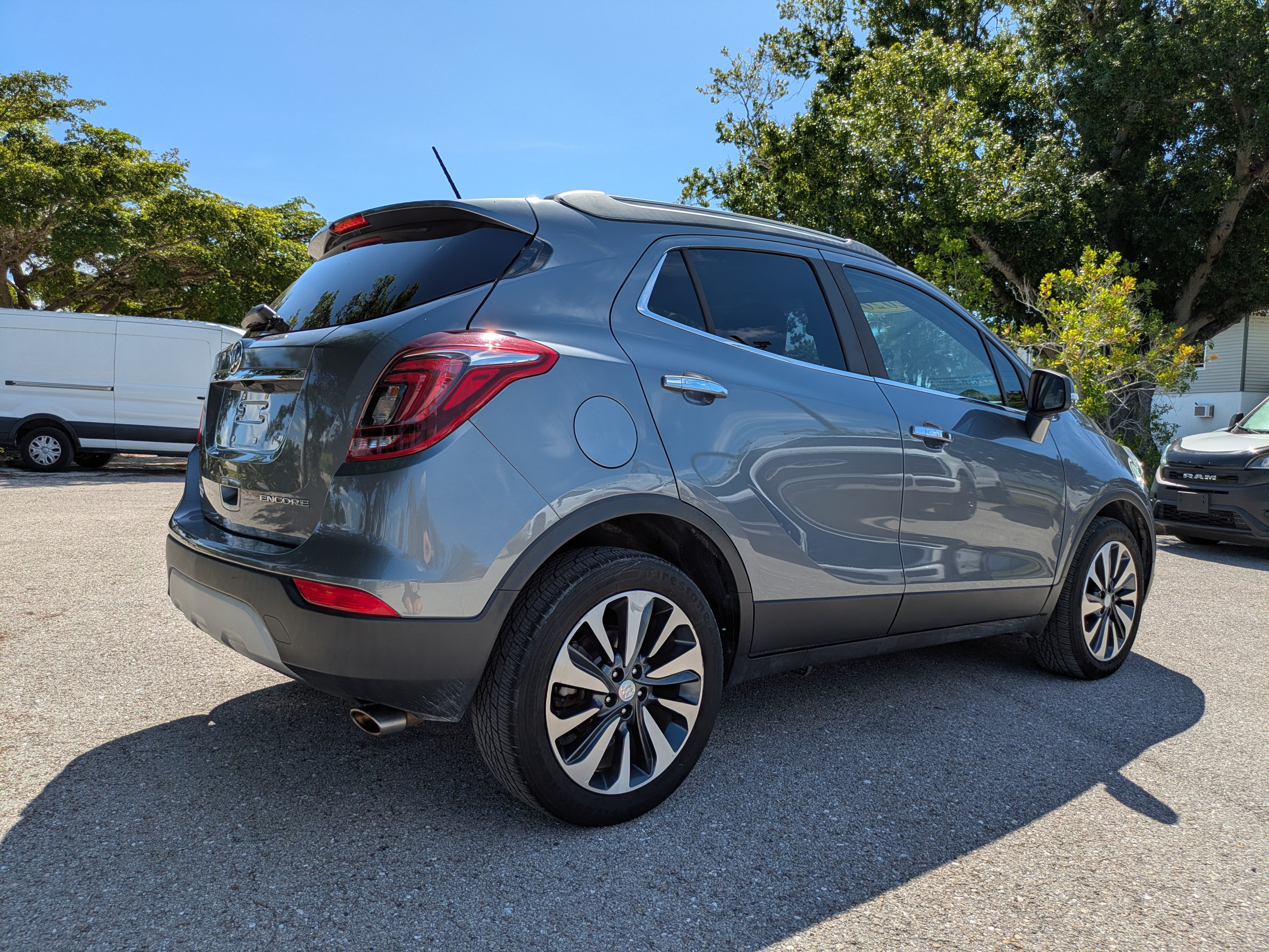 Used 2020 Buick Encore Essence FWD image 7