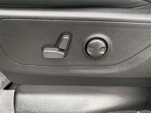 Used 2022 RAM 1500 Big Horn w/ Built-to-serve Edition image 21