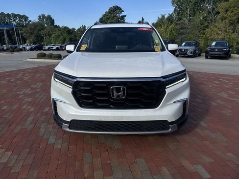 Used 2025 Honda Pilot Elite image 25