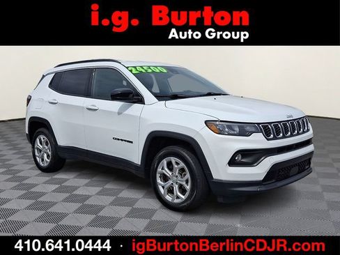 Used 2024 Jeep Compass Latitude AWD/4WD image 1