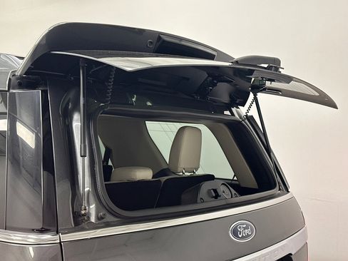 Used 2020 Ford Expedition Platinum image 8