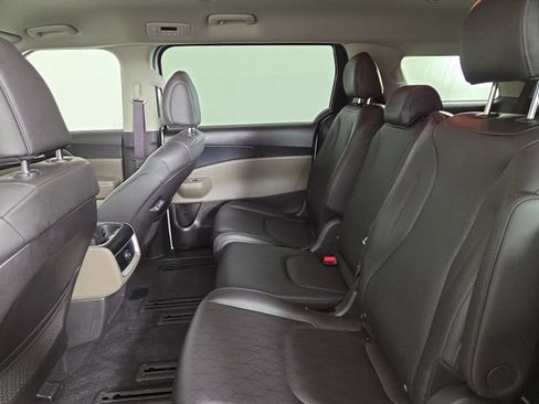 Certified 2026 Kia Carnival LXS FWD image 14