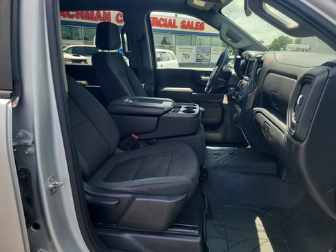 Used 2021 Chevrolet Silverado 2500 Custom w/ Custom Value Package AWD/4WD image 4