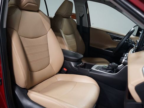 Used 2024 Toyota RAV4 Limited image 29