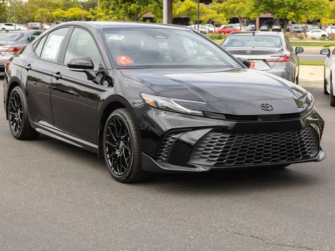 New 2026 Toyota Camry SE FWD image 3