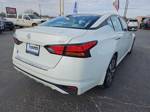 Used 2022 Nissan Altima 2.5 SV w/ SV Premium Package image 6
